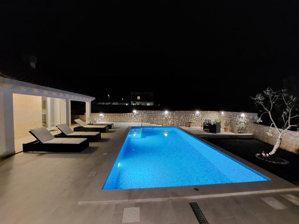 Apartment Holiday Home Doma, Cilipi Near Dubrovnik エクステリア 写真
