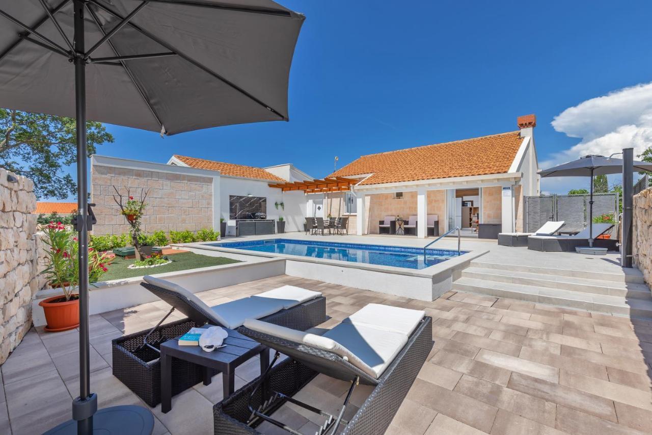 Apartment Holiday Home Doma, Cilipi Near Dubrovnik エクステリア 写真