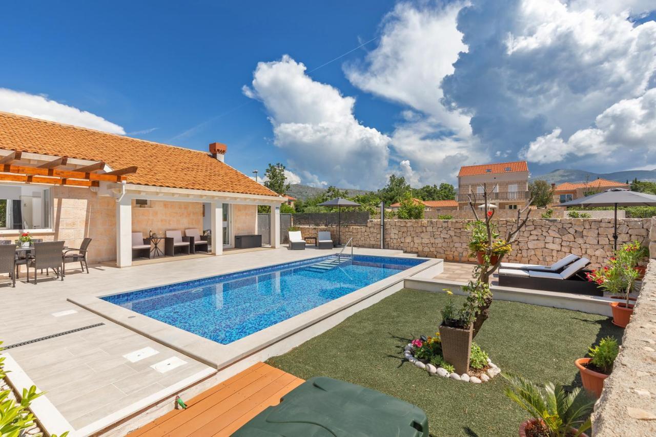 Apartment Holiday Home Doma, Cilipi Near Dubrovnik エクステリア 写真