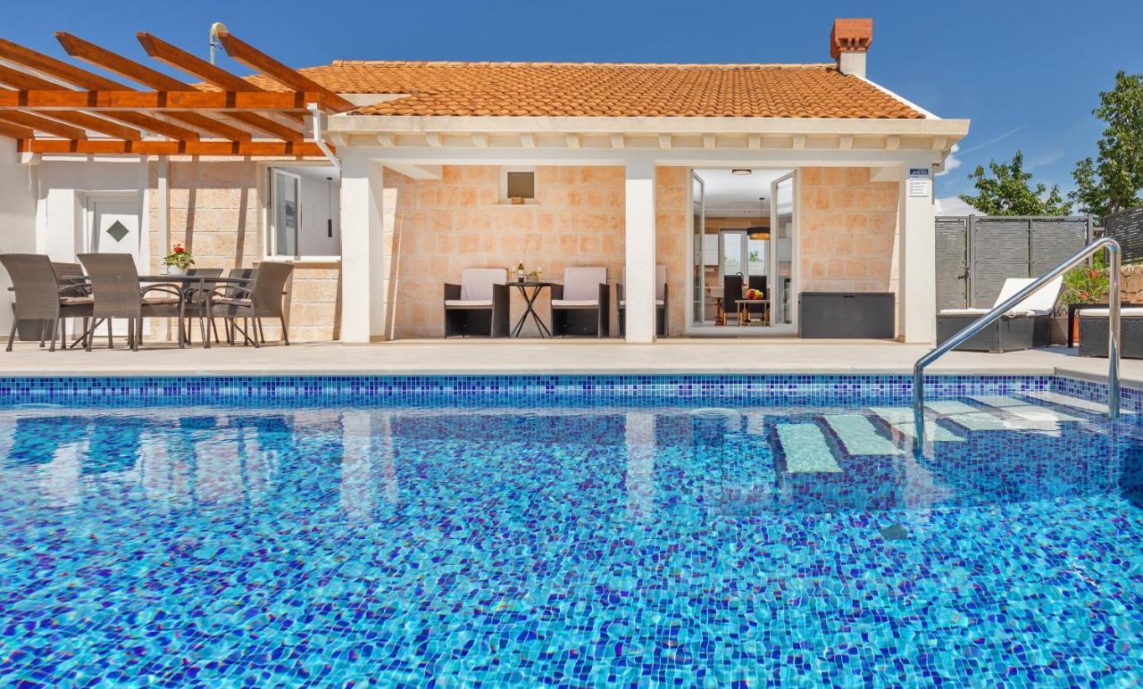 Apartment Holiday Home Doma, Cilipi Near Dubrovnik エクステリア 写真