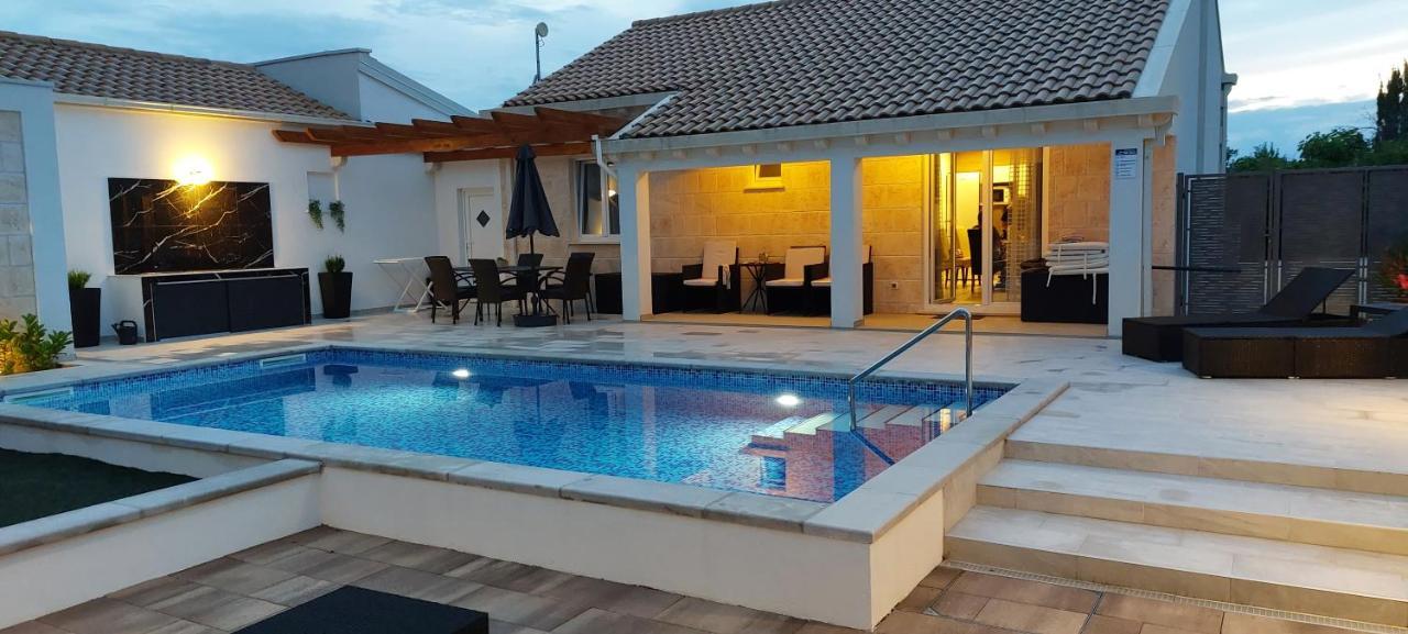 Apartment Holiday Home Doma, Cilipi Near Dubrovnik エクステリア 写真