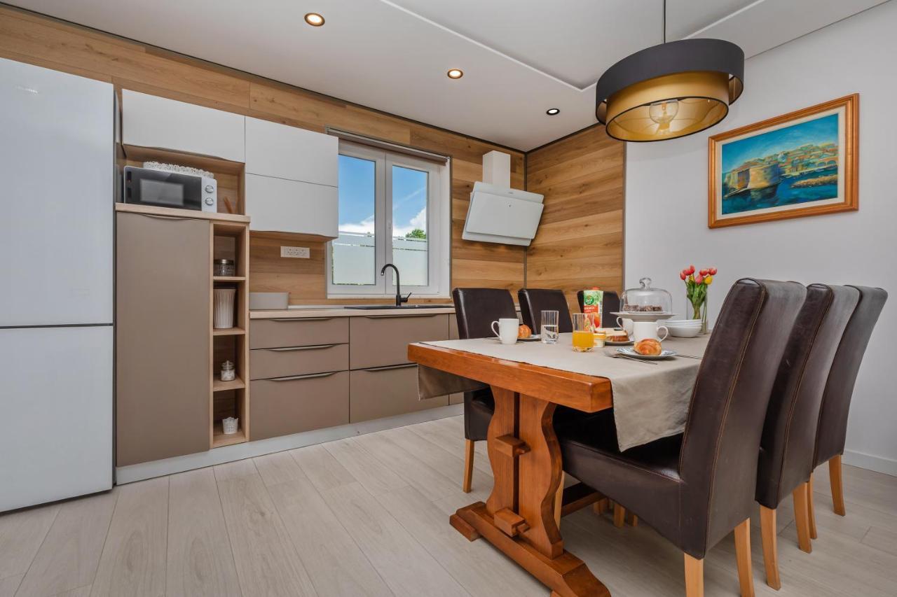 Apartment Holiday Home Doma, Cilipi Near Dubrovnik エクステリア 写真