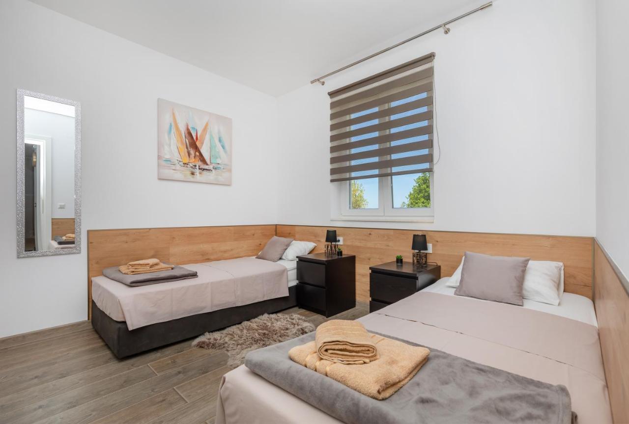 Apartment Holiday Home Doma, Cilipi Near Dubrovnik エクステリア 写真