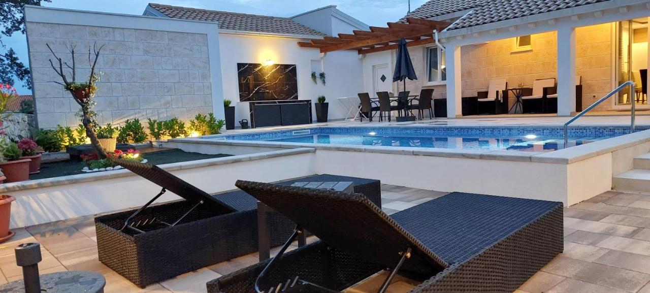Apartment Holiday Home Doma, Cilipi Near Dubrovnik エクステリア 写真