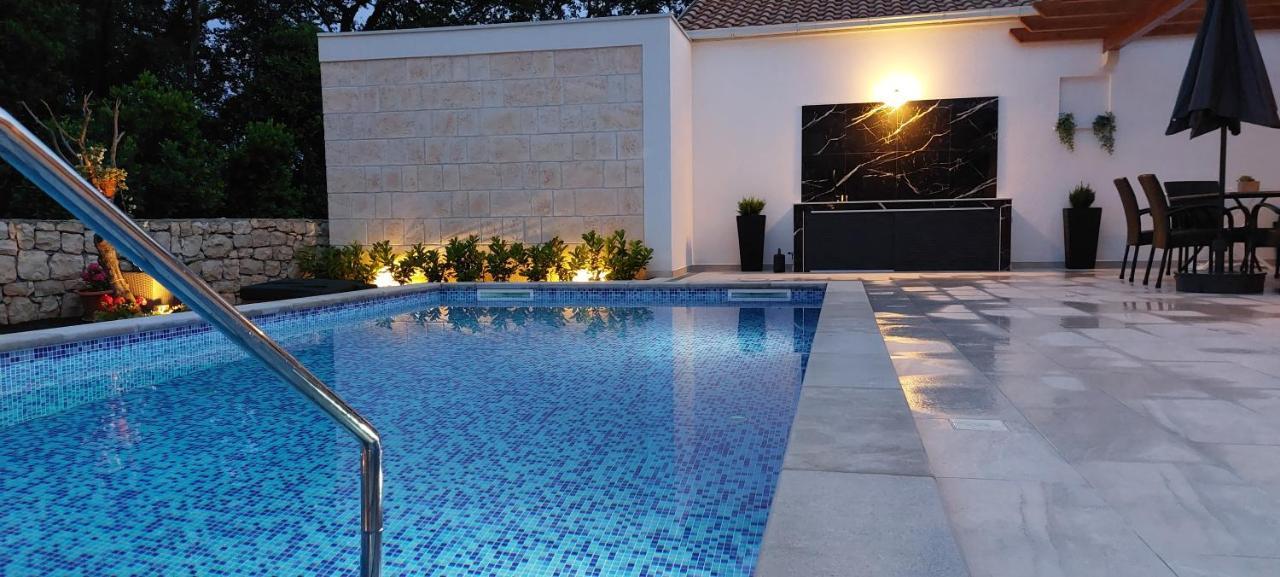 Apartment Holiday Home Doma, Cilipi Near Dubrovnik エクステリア 写真